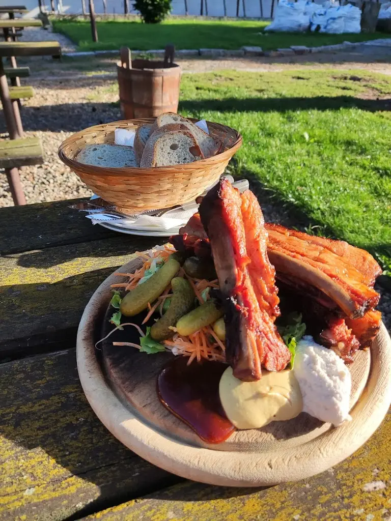 Lukáš Kopp_Bodlak Pub_Moravičany_review