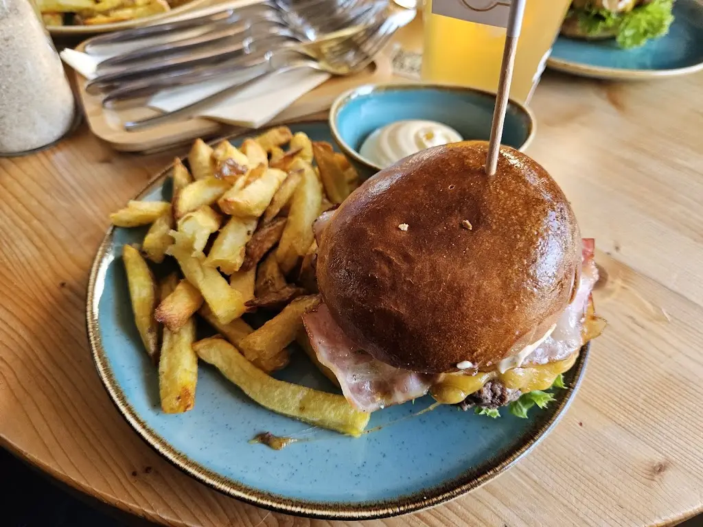 Dominik Chodounský_Cafe COFFEIN_Mostkovice_review