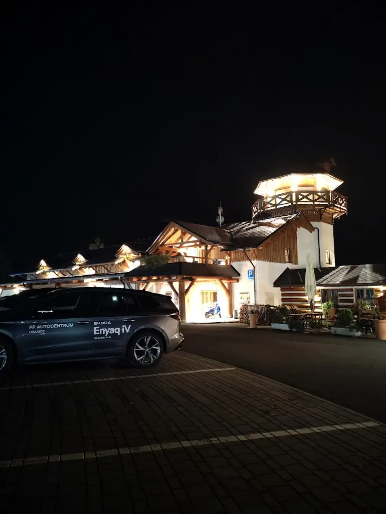 Matouš Vrchota_Rezidence u Jezera_Okres Jeseník_review