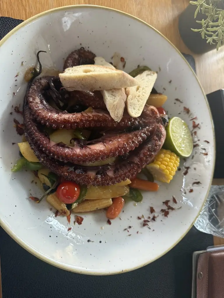 Dmitry Tespezerean_Restavracija Bolero_Náklo_review