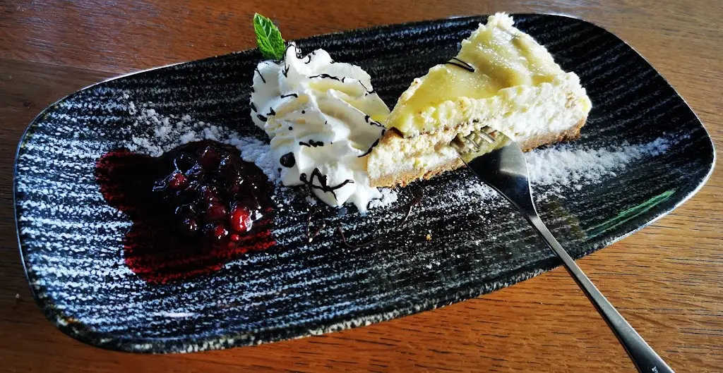 Gregor Rebolj_Restavracija Bolero_Náklo_review