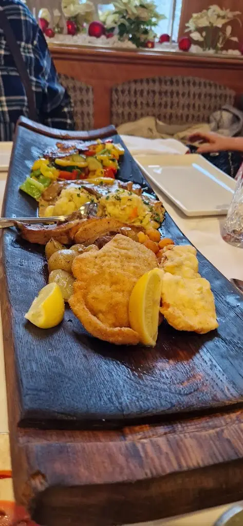 Gregor Novak_GOSTILNA, RESTAVRACIJA IN PICERIJA MARINŠEK_Náklo_recensione