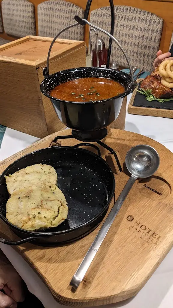 Elizabeth Apkarian_GOSTILNA, RESTAVRACIJA IN PICERIJA MARINŠEK_Náklo_recensione