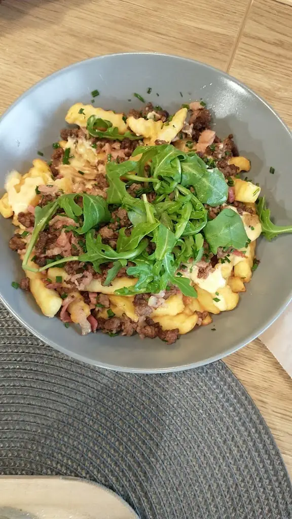 Aaron P_Granda Bistro & Restaurant_Náklo_review