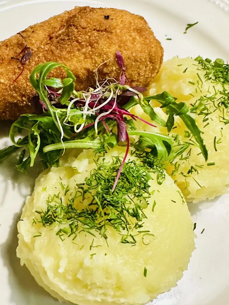 Granda Bistro & Restaurant_Náklo_slider_image_2