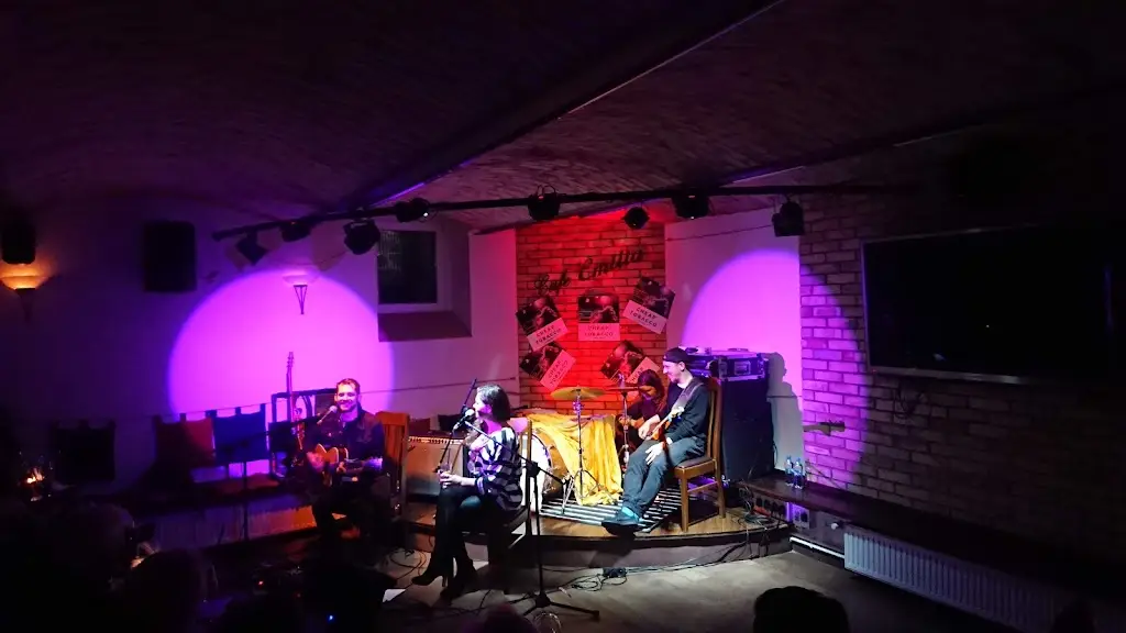 Cafe Emilia_Náklo_slider_image_2