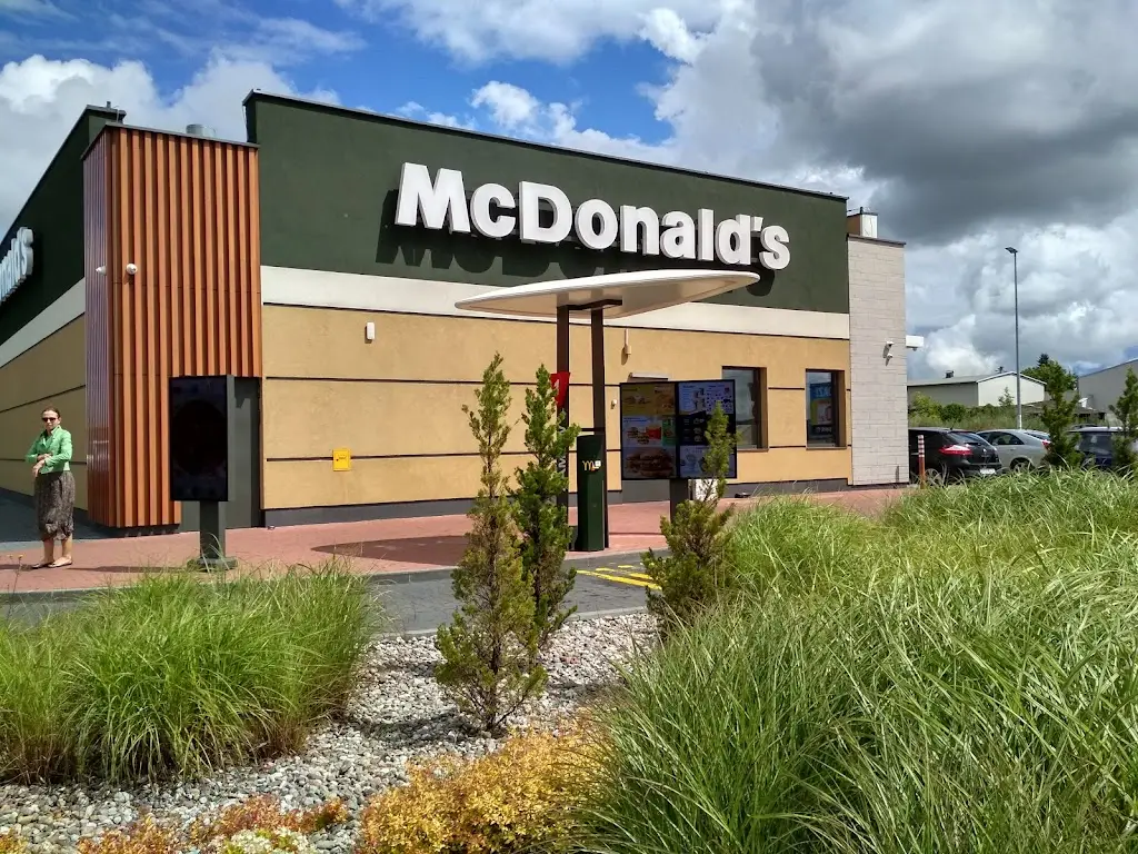 Restauracja McDonald's_Náklo_slider_image_2