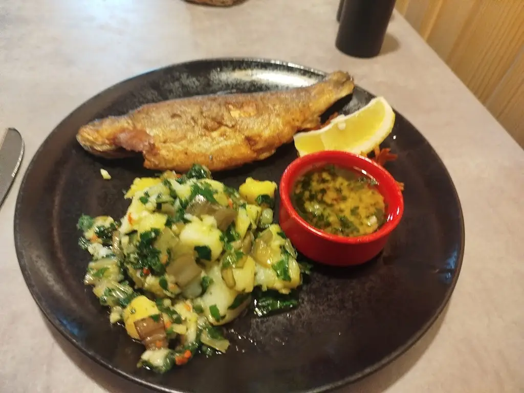 Balázs Fehér_Gostilna Brunarica Štern_Náklo_review