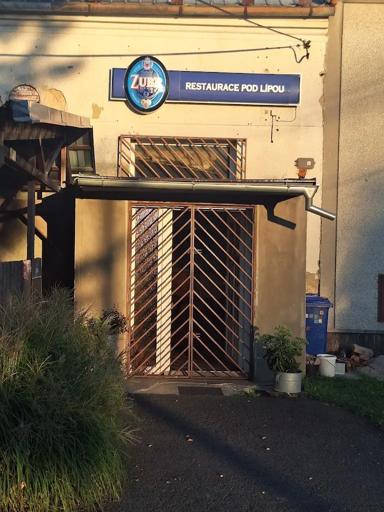 Hostinec pod lípou restaurant in Otaslavice