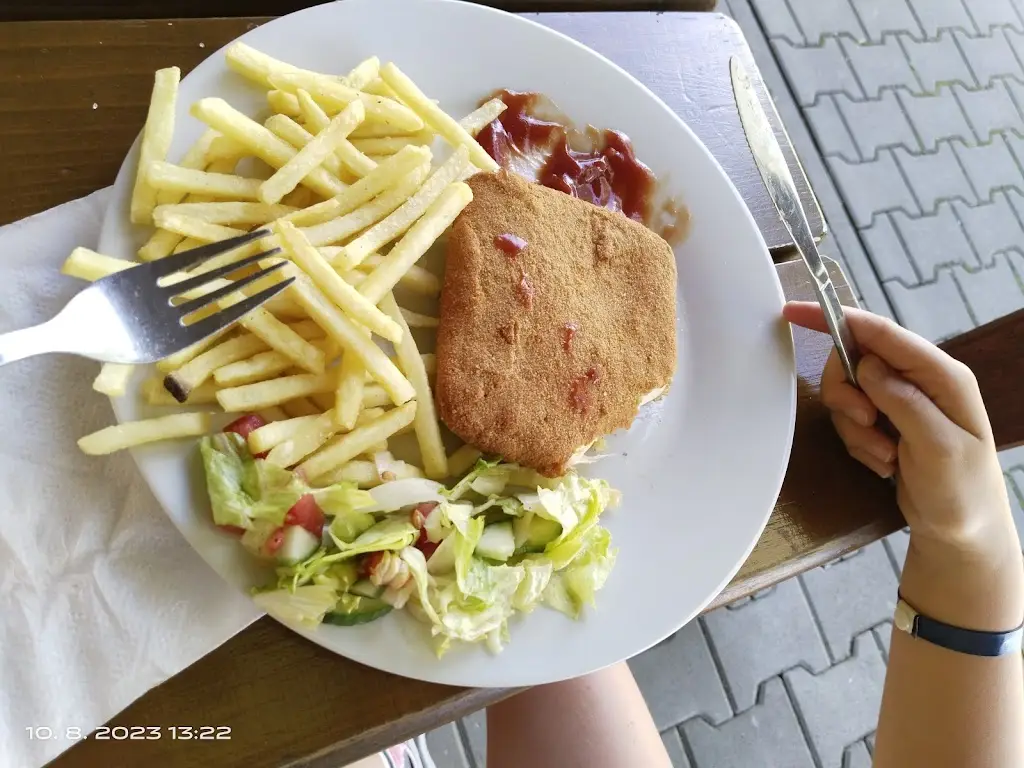 Kateřina Škůrková_REBELovE U HŘIŠTĚ_Smržice_review