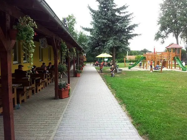 REBELovE U HŘIŠTĚ_Smržice_slider_image_3