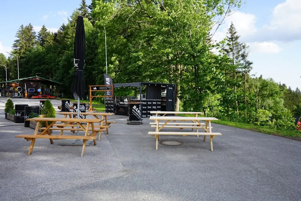 Ladislav Kubeš_Obecní restaurace Strážné_Strážná_recensione