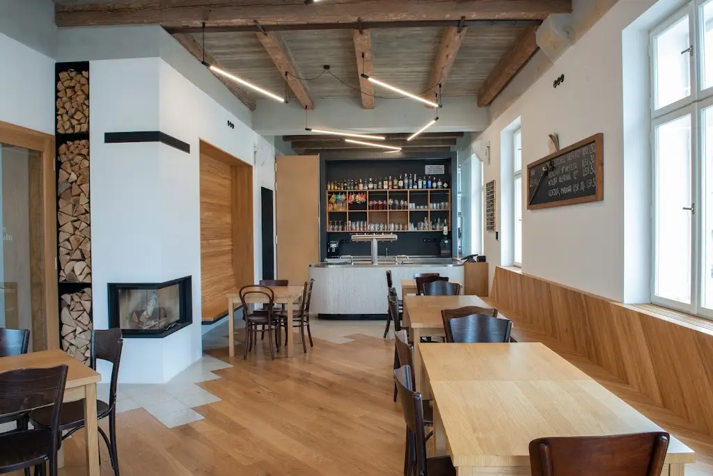 Restaurace na Růžku restaurant in Těšetice