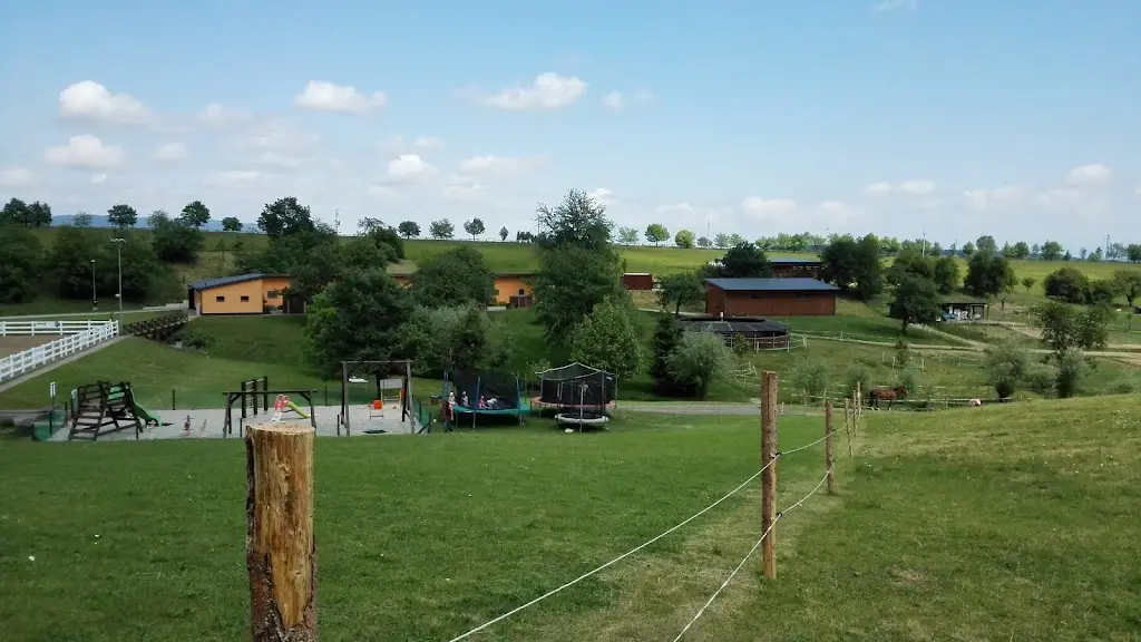 Bobo Follner_Jezdecký areál Hostinův Důl Tršice_Tršice_review