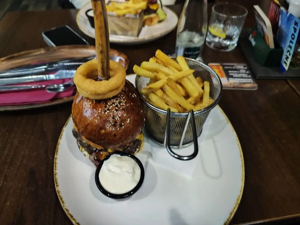 Pavel Rakus_Kulhavá Koza - originál pub & bar_Uničov_recensione