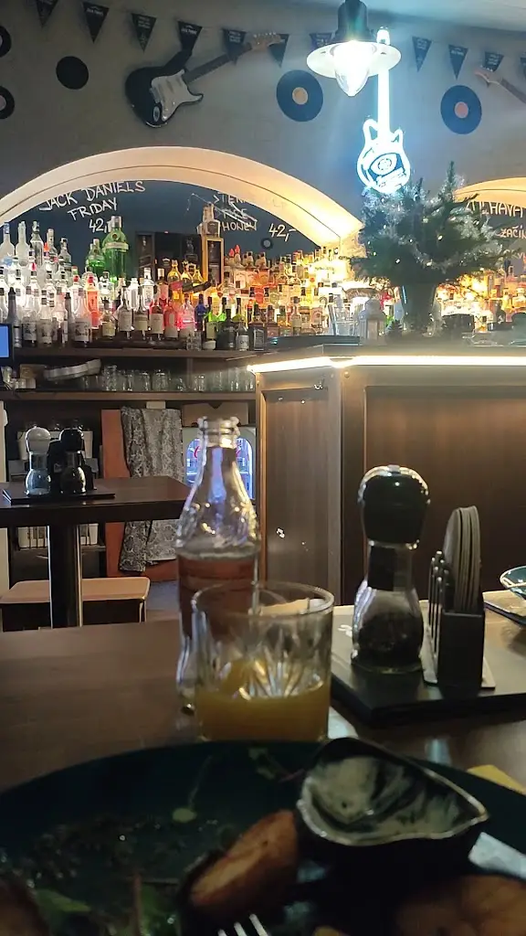 Restaurace a vinárna U Radnice_Uničov_slider_image_2