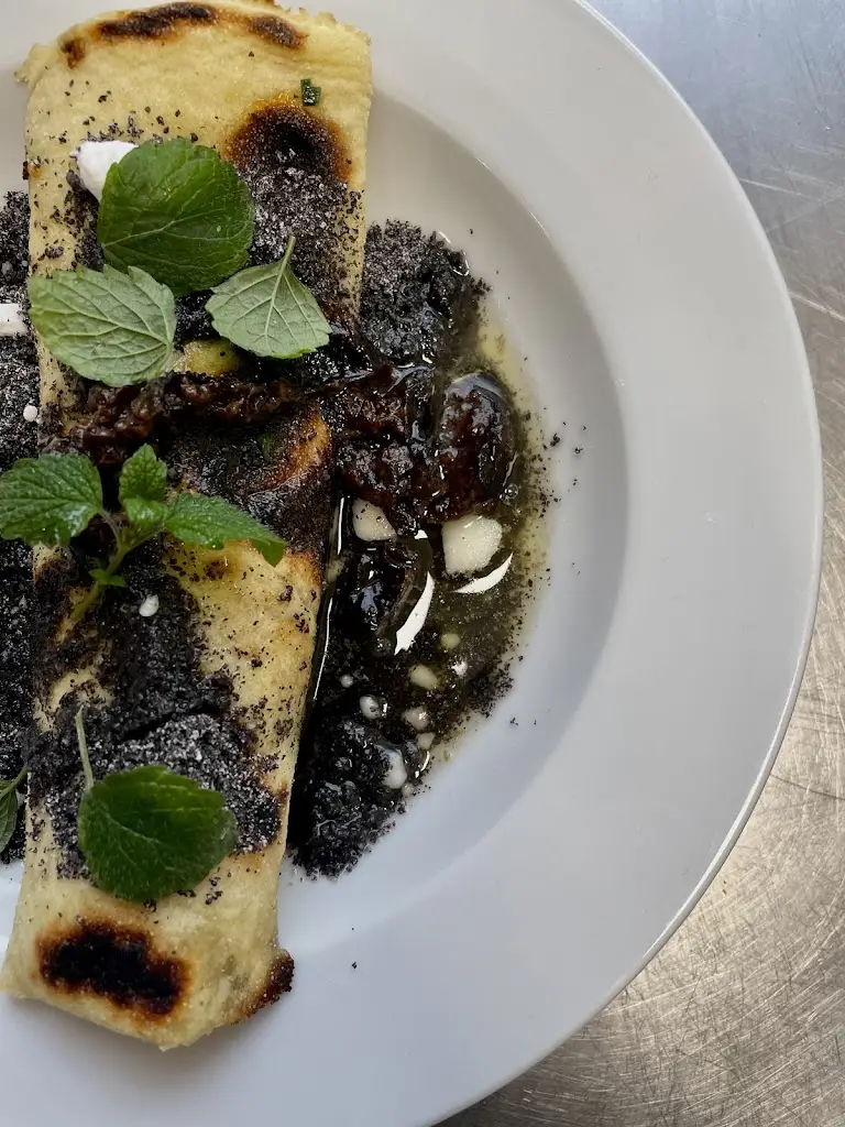 Tomáš Sädtler_HOSPODA VESNICE_Velký Týnec_review