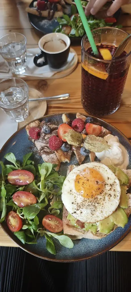 Natalie Hawliczkova_Kavárna Velká Bystřice_Velká Bystřice_review