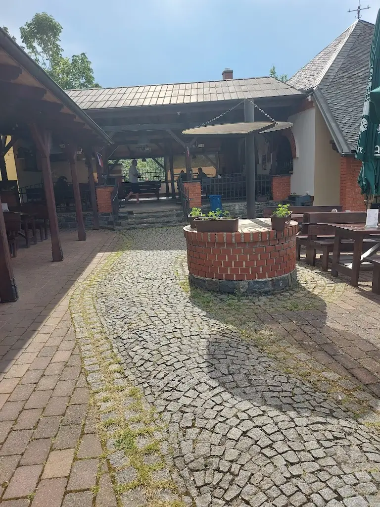 RADEK NAGL (BERRY)_Penzion Zámeček Varna_Velká Bystřice_review