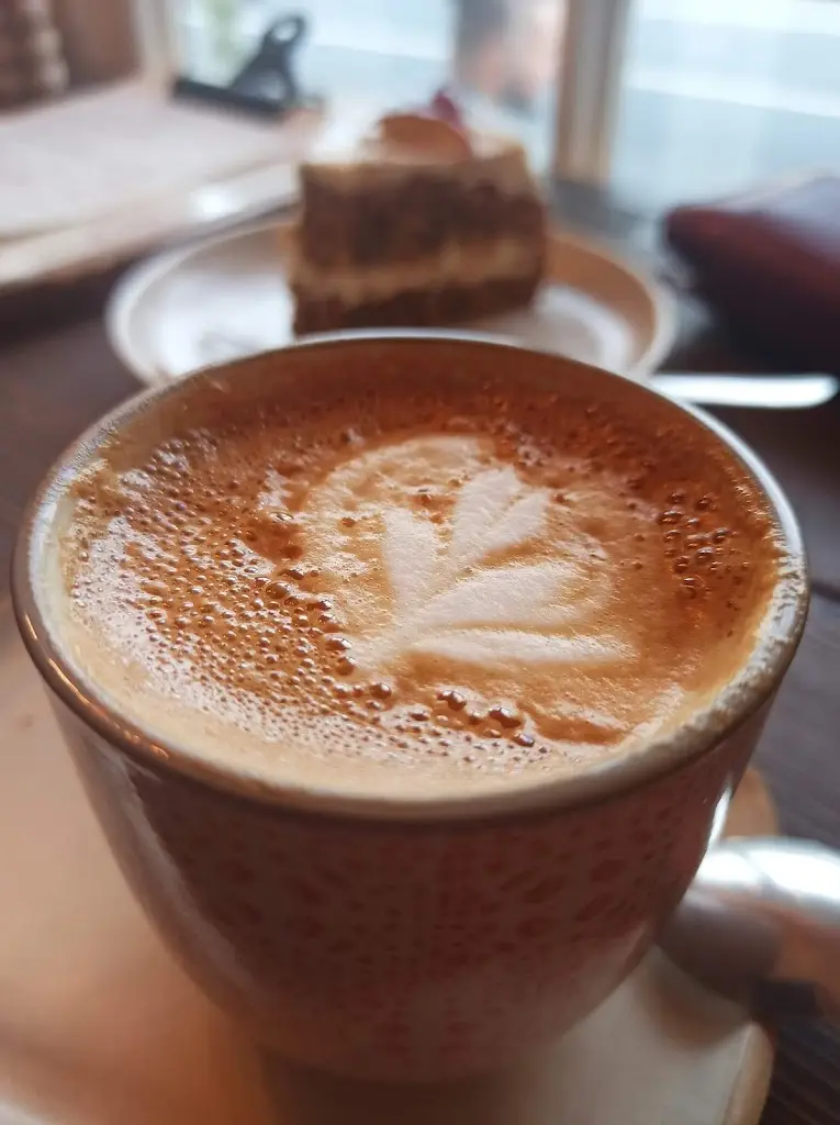 Piotr Mikler_Eleanor Café_Žulová_review