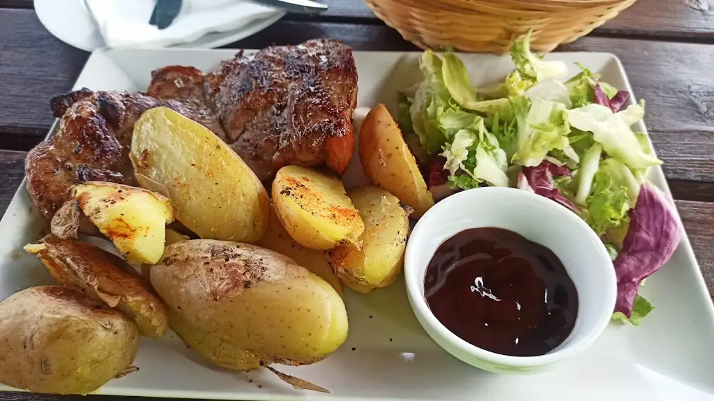 Obecní Hospoda Bumbálka_Býšť_slider_image_3