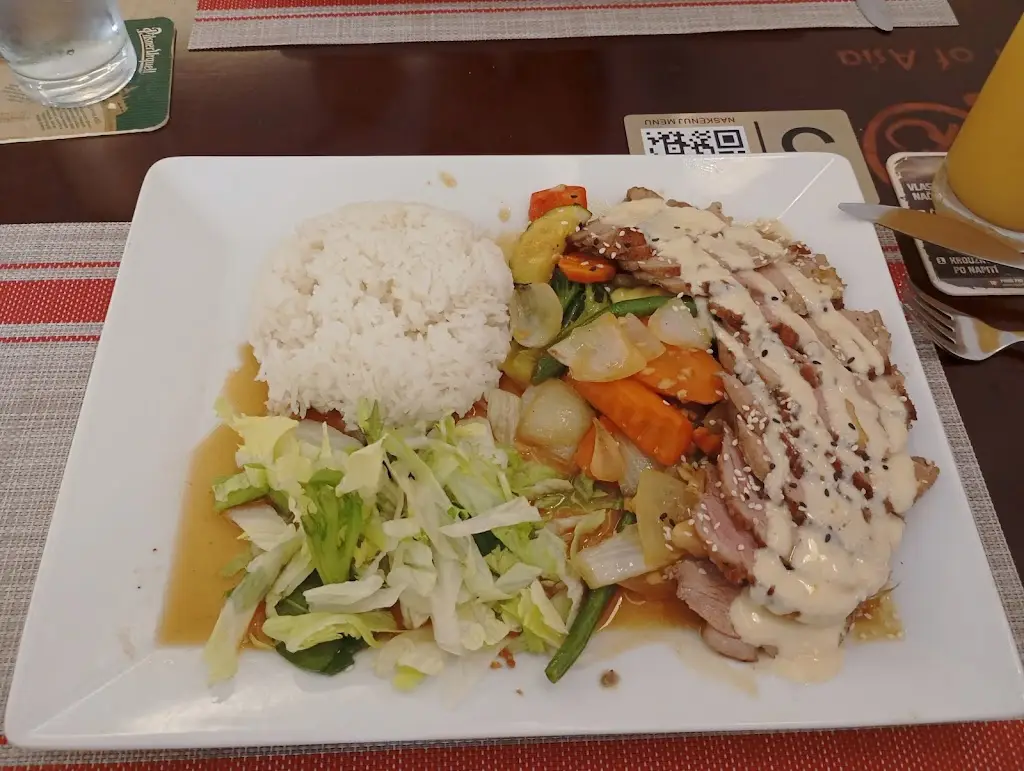 Jorge Blanco Iniesta_Chau Viet_Choceň_review