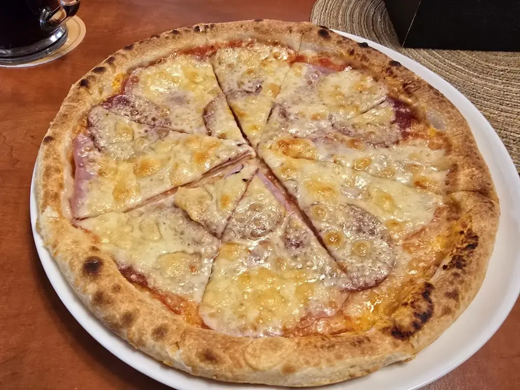 PIZZERIE LIŠOV restaurant in Lišov