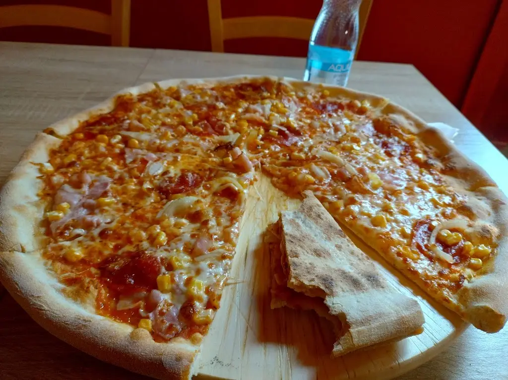 Chvaletická Pizza_Chvaletice_slider_image_3