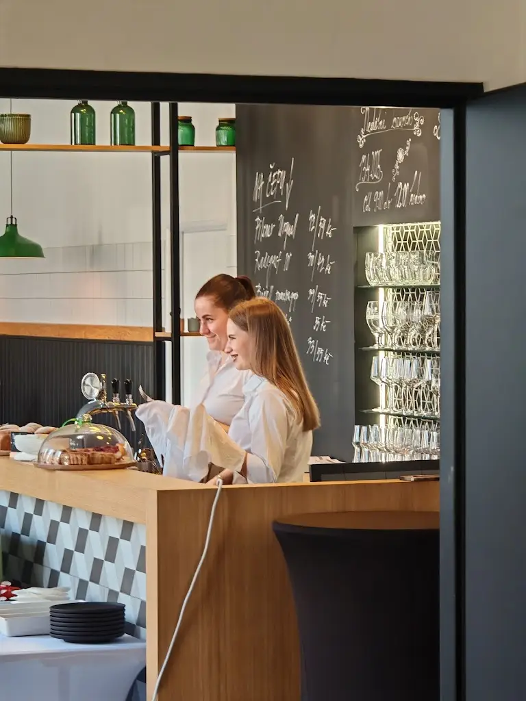 Patrik Tesař_Lidový dům Dolní Dobrouč_Dolní Dobrouč_review