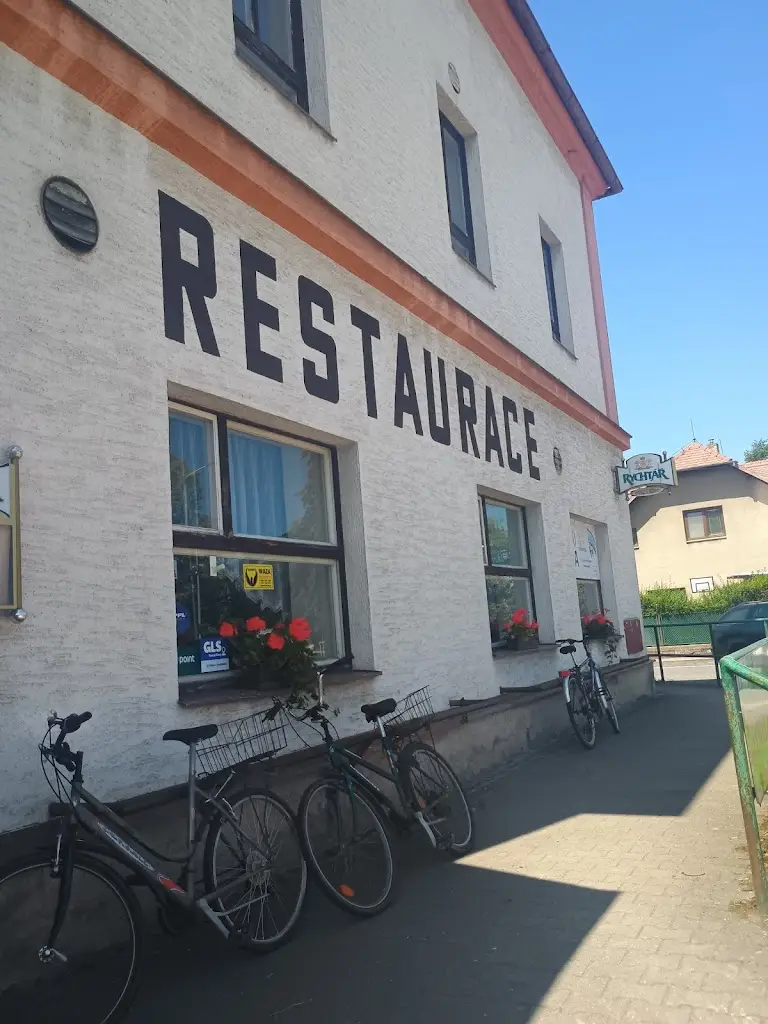 Petr Petr Tichý_Restaurace na křižovatce_Dolní Roveň_recensione