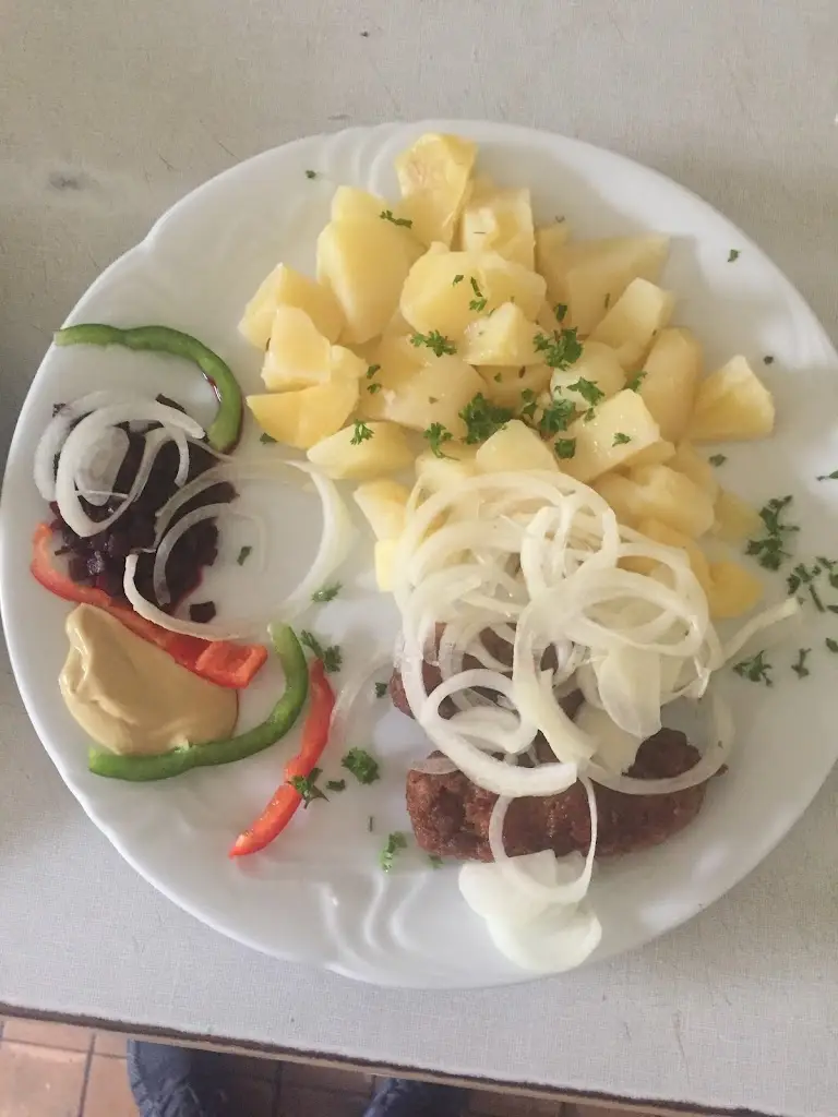 Restaurace na křižovatce_Dolní Roveň_slider_image_2