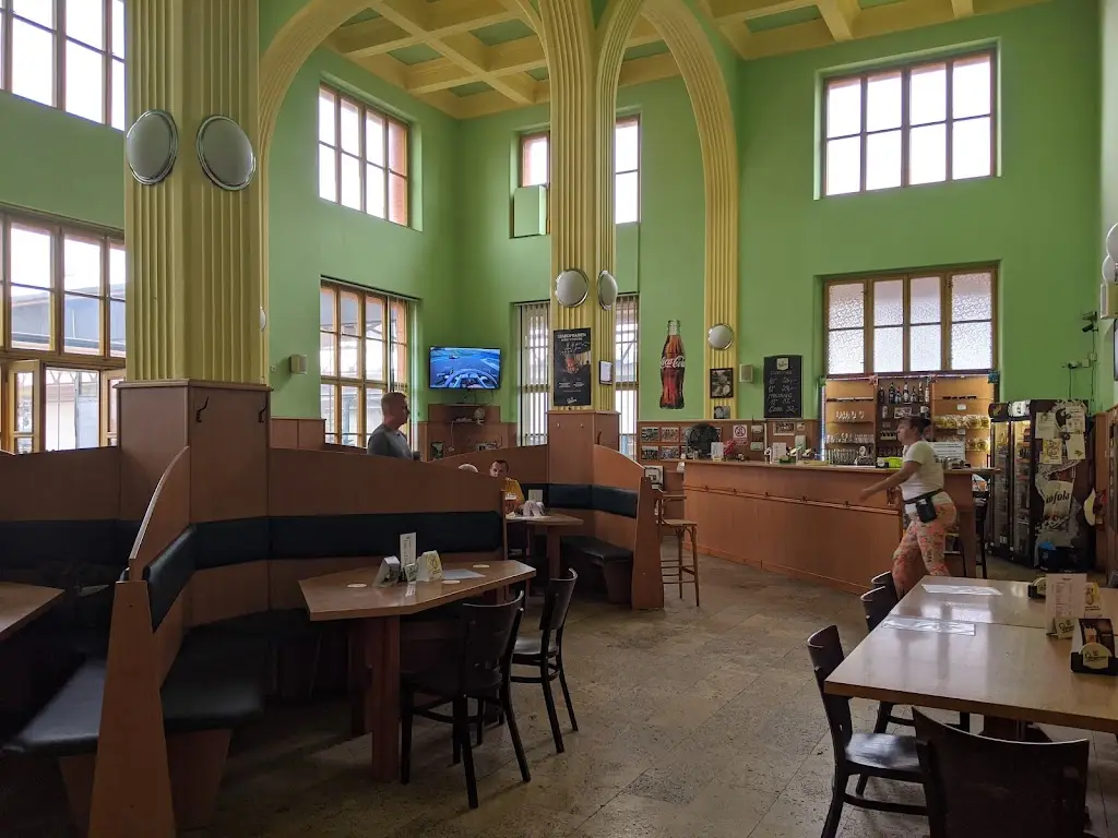 Nádražní restaurace ČT ristorante a Česká Třebová