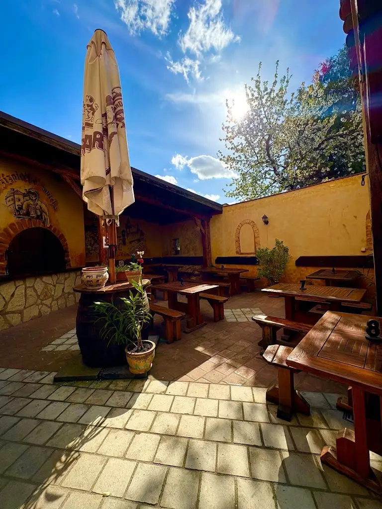 Pizzerie U mnicha_Hrochův Týnec_slider_image_3