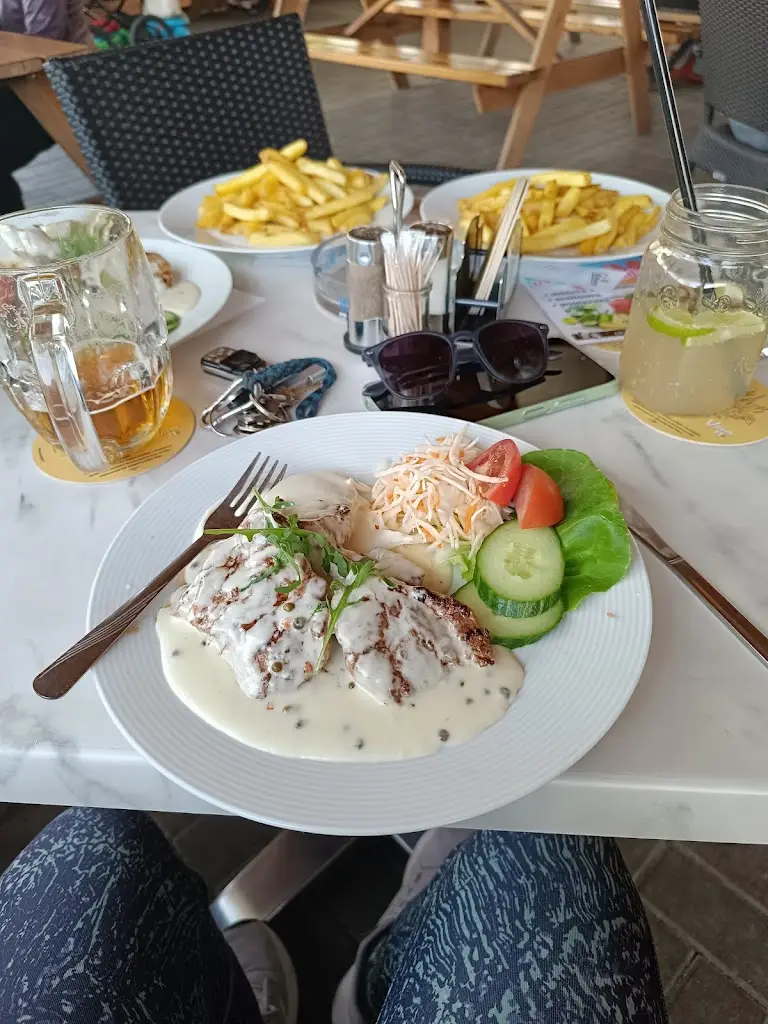 Kavárna KD Holice restaurant in Holice