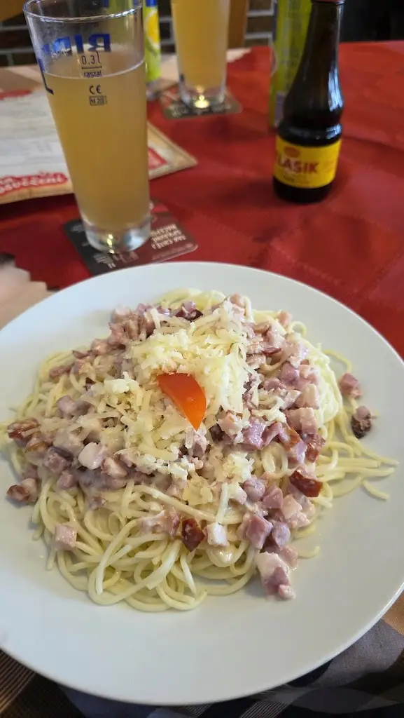 Klaus Eckert (Scooter Adventure Tours)_Restaurace u Michala_Malšice_review