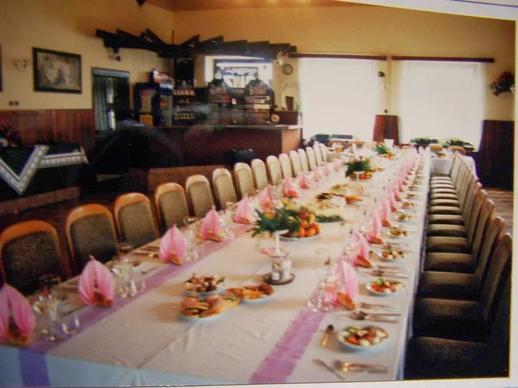 Restaurace A Kavárna Černý Kůň ristorante a Holice