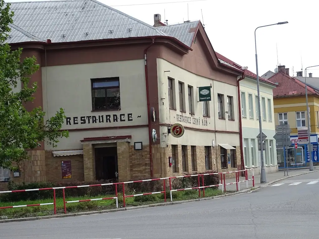 Restaurace A Kavárna Černý Kůň_Holice_slider_image_3