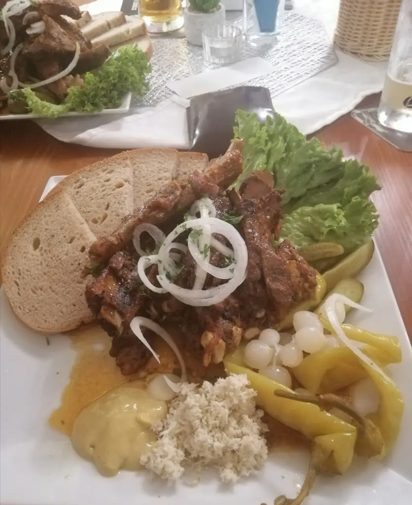 Luboš Bárta_Hostinec V Zatáčce_Opatovice nad Labem_review