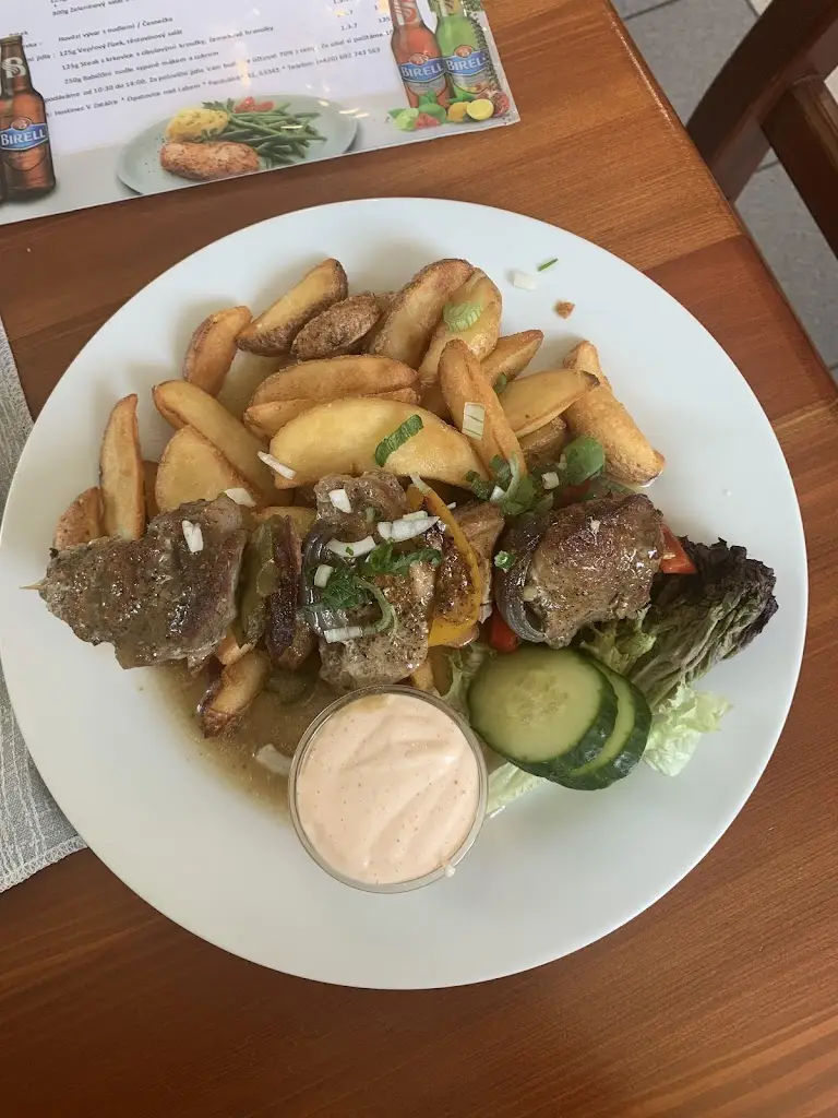 Ales Hloucal_Hostinec V Zatáčce_Opatovice nad Labem_review