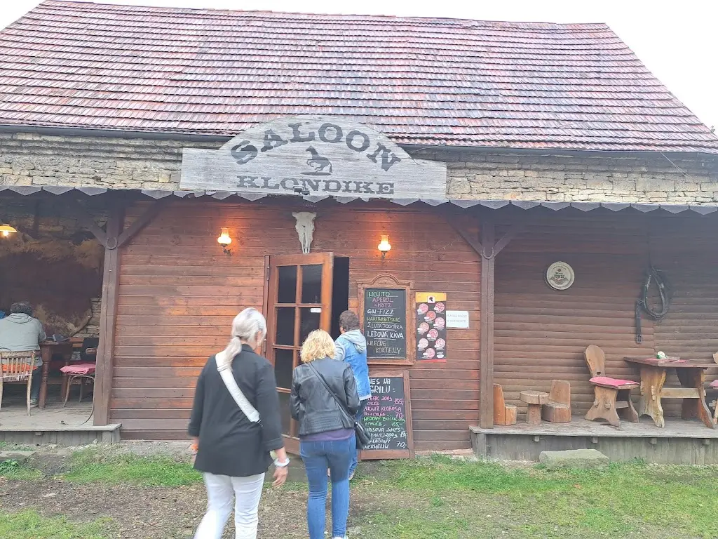 Saloon Klondike_Luže_slider_image_3