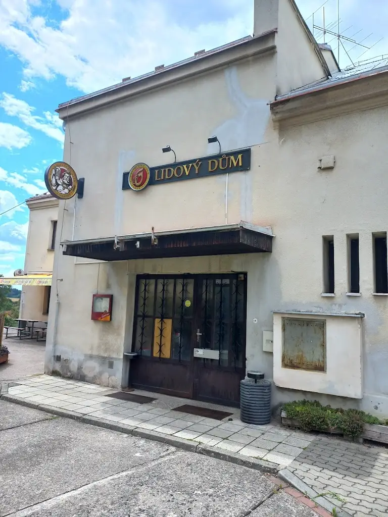 Зеник Кавулич_Restaurace lidový dům_Luže_review