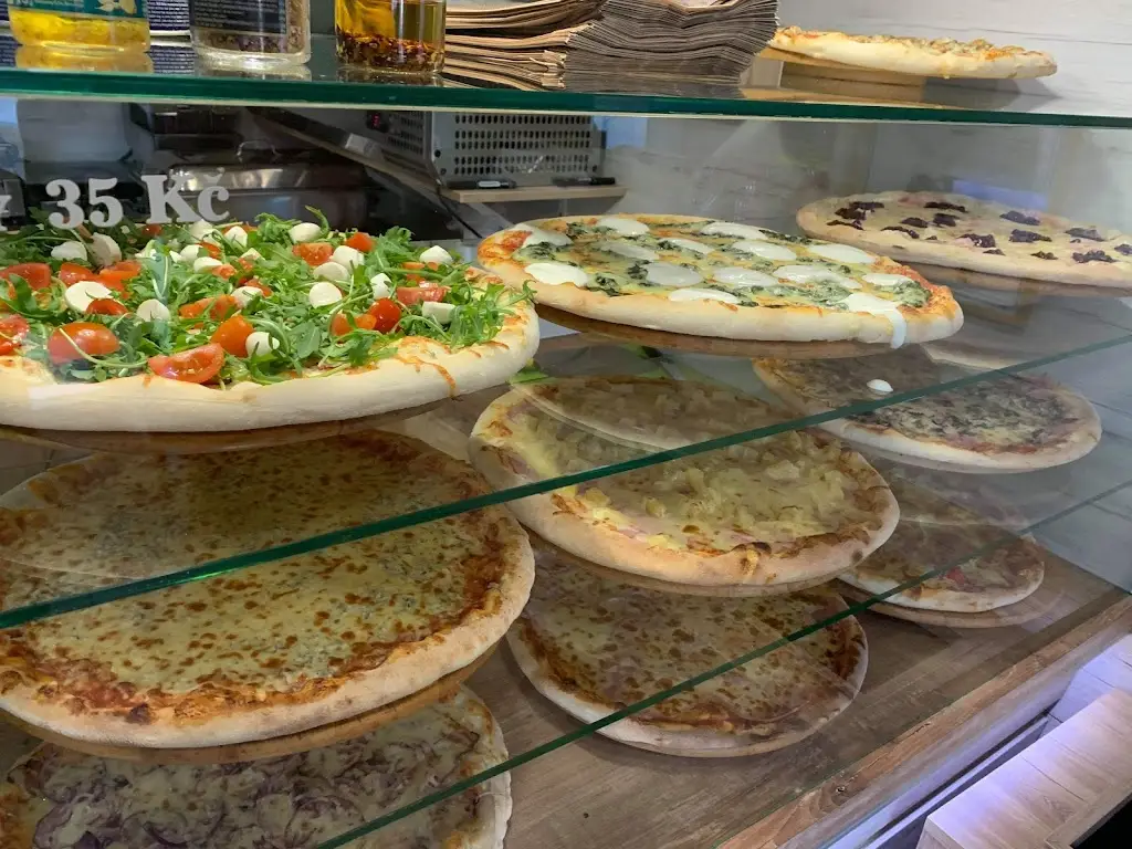 Pizzeria Tina_Skuteč_slider_image_3