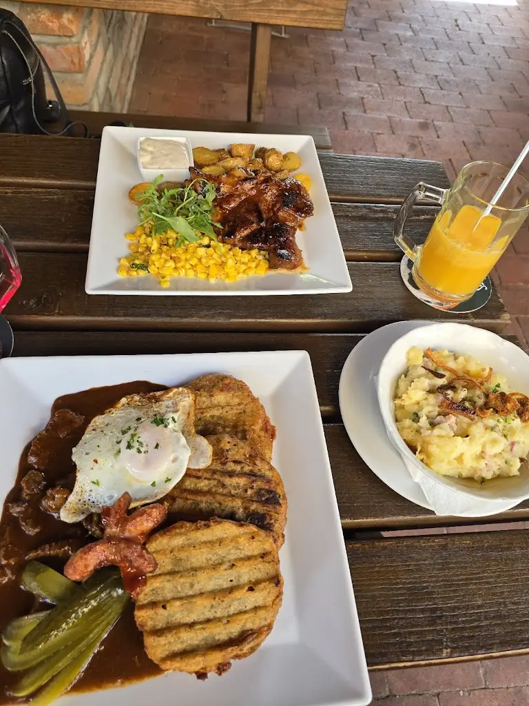 I M_BAVORSKÝ DVŮR_Sezemice_review