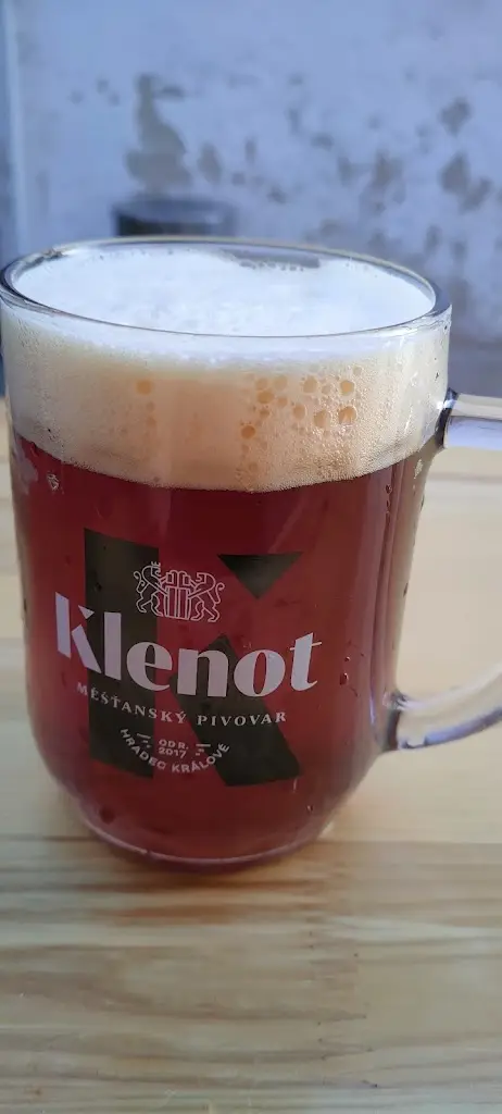 Josef Plecháček_Hostinec Veská_Sezemice_review