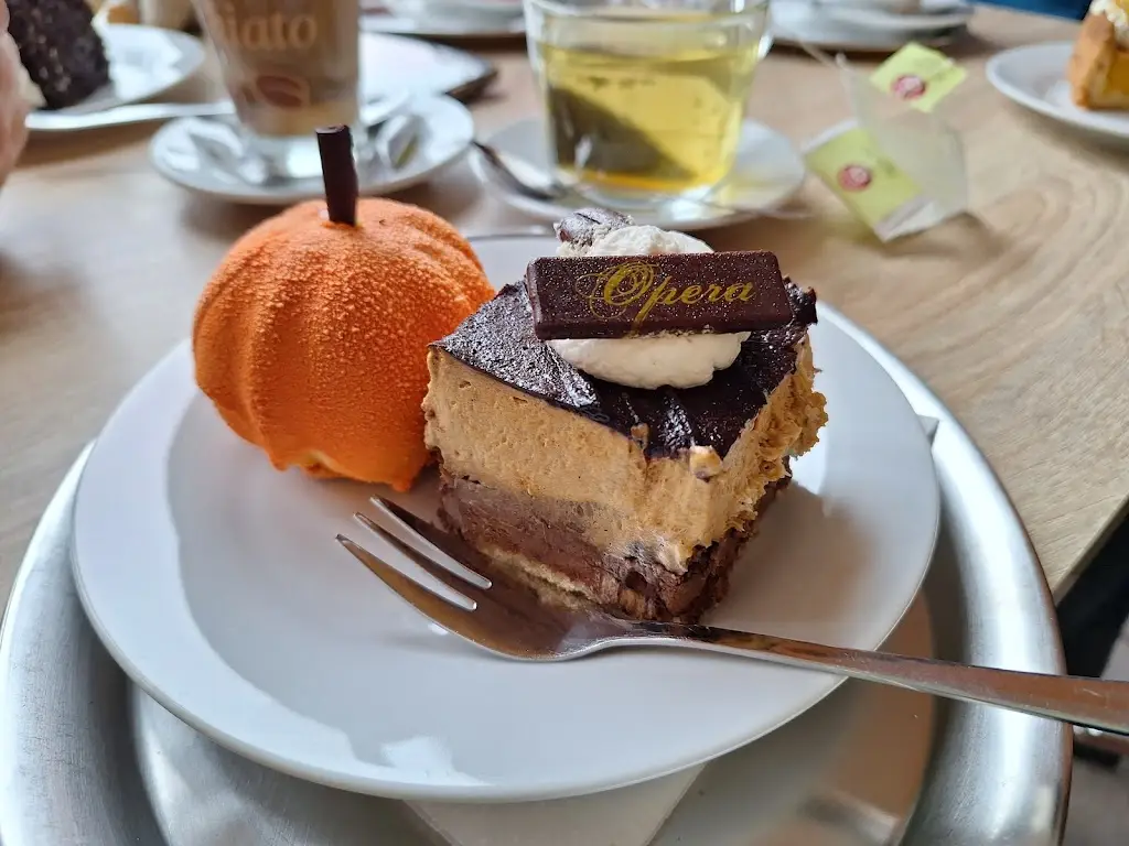 Svět R_Kavárna a cukrárna Bellissima_Bezdružice_review