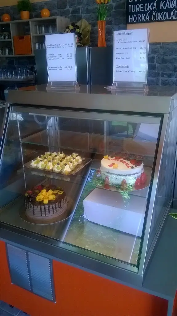 Kavárna a cukrárna Bellissima restaurant in Bezdružice