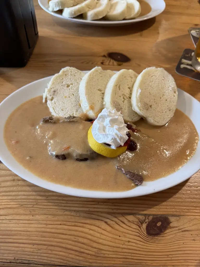 Filip Filipovič_Černošín Kulturně společenské centrum Vlčák_Černošín_review