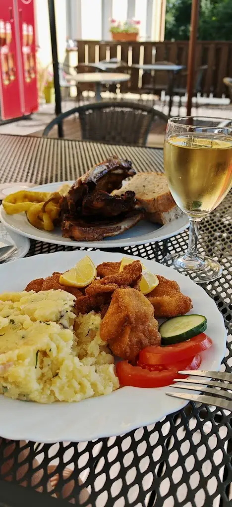 PopNailscz_Černošín Kulturně společenské centrum Vlčák_Černošín_review