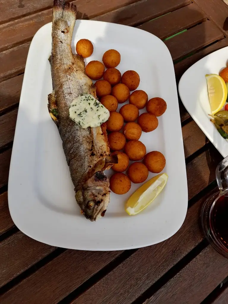 Zaidan Buhawa_Restaurace Konibar_Bor_review