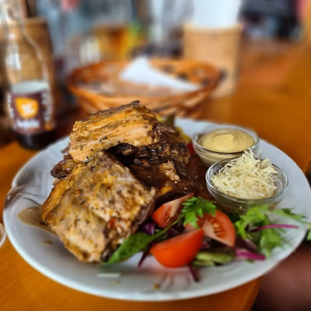 John Russell-Smith (FamilyRussell-SmithTravel)_Zájezdní hostinec OBORA Trpišov_Slatiňany_review